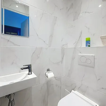 Bright One Bedroom On La Croisette Cannes