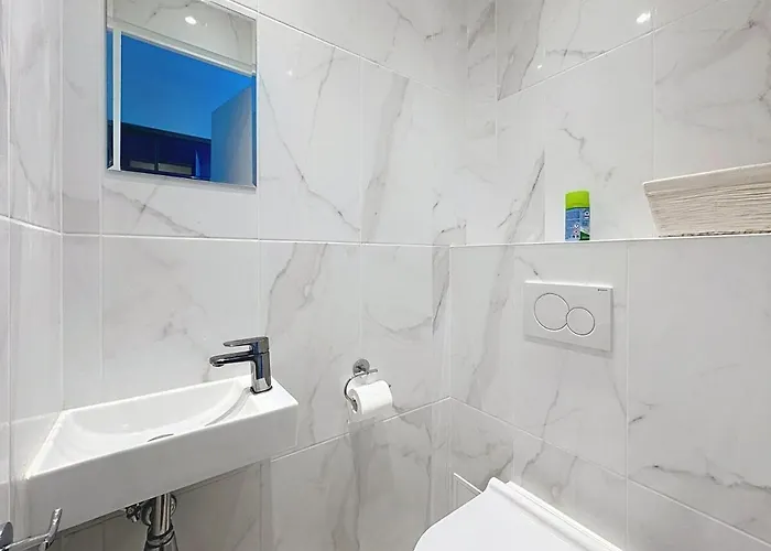 Bright One Bedroom On La Croisette Канны