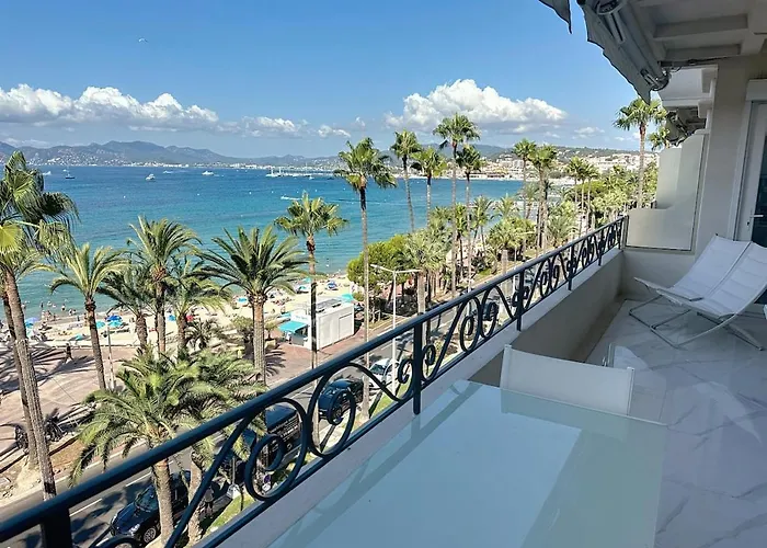 Bright One Bedroom On La Croisette Cannes